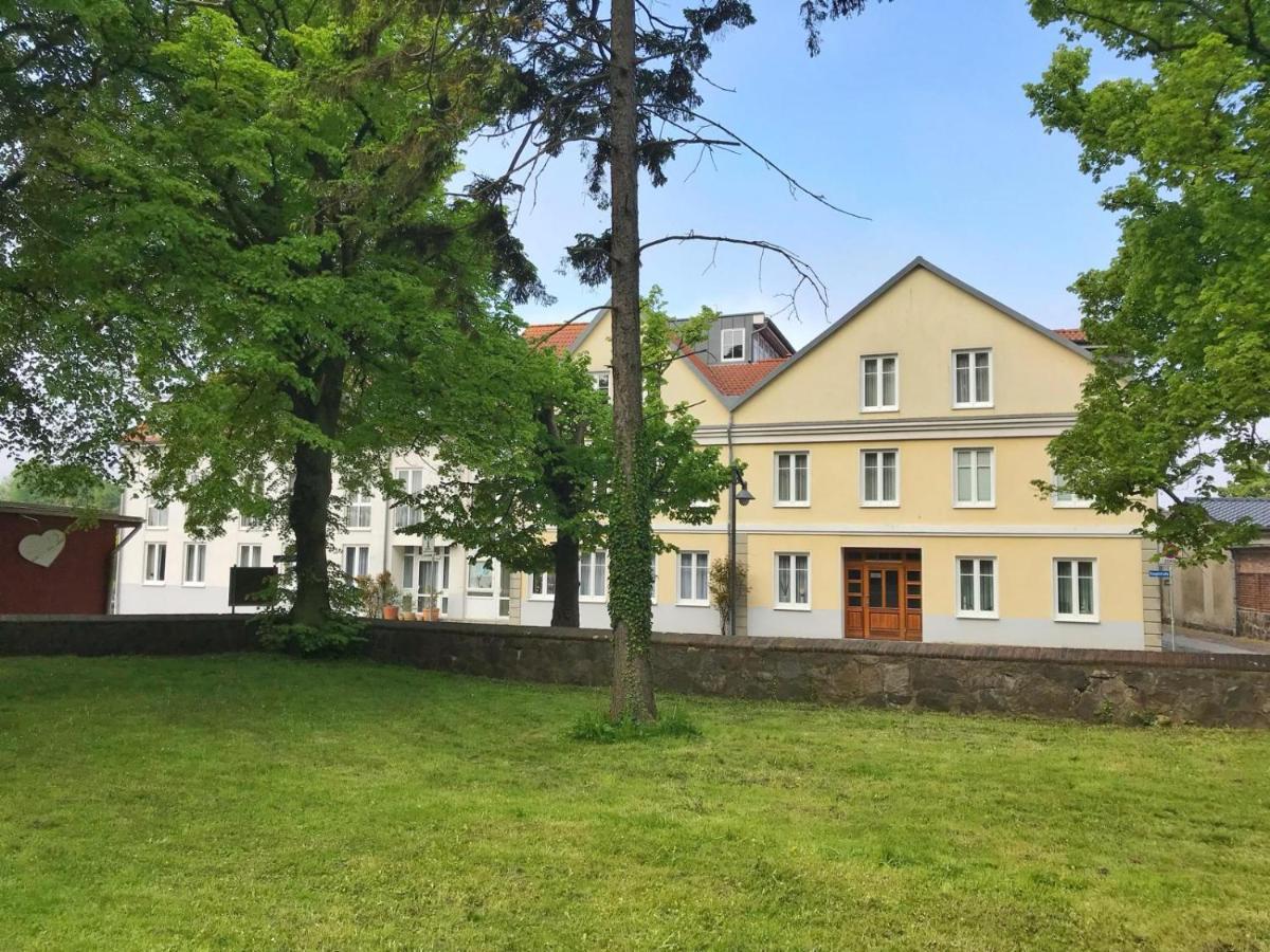 Hafenresidenz - Ferienwohnung 17 "Zugvogel" Wiek auf Rügen Esterno foto